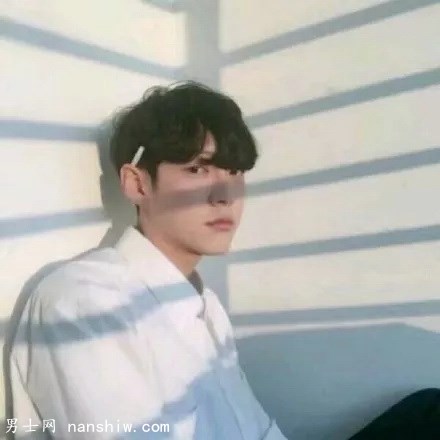 男士正確的diy燙發(fā)步驟