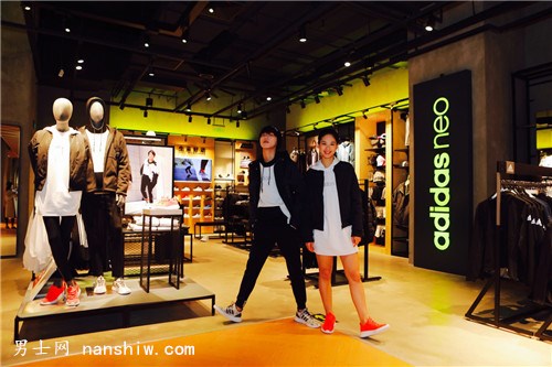 杭州首家阿迪達(dá)斯“運(yùn)動時(shí)尚品牌體驗(yàn)店”遠(yuǎn)洋樂堤港開幕