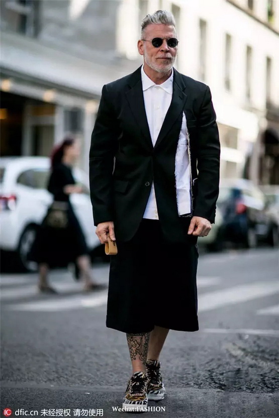【街拍時(shí)報(bào)】時(shí)尚界最時(shí)髦男神:56歲老鮮肉尼克·伍斯特