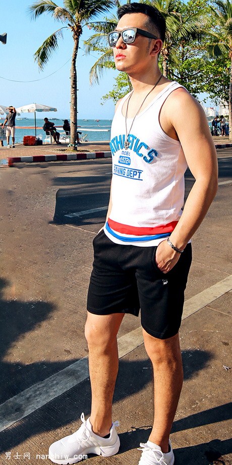 ײɫ���걳�Ĵ���