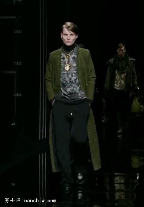 �͠���Balmain Fall Winter 2017 Menswear Show