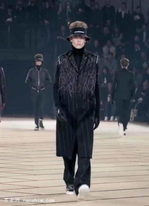 ��� | Dior �ϊW���b2017-18�����r�b��