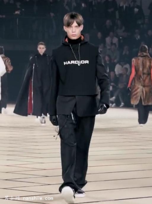 ��� | Dior �ϊW���b2017-18�����r�b��