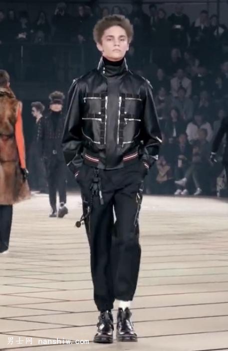 ��� | Dior �ϊW���b2017-18�����r�b��