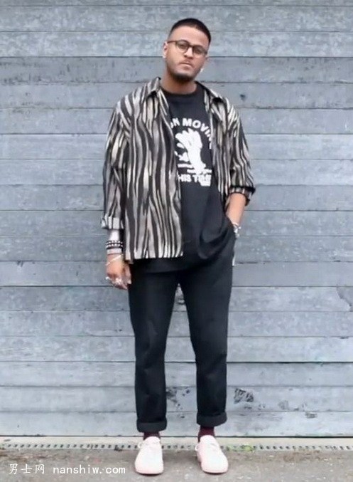 Ӣ������ʾ��������4���ɫѝ�ӵĕr�д���