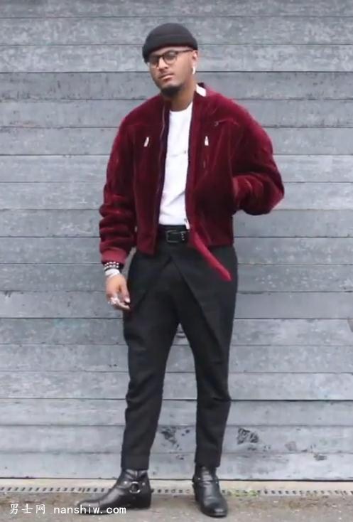 Ӣ������ʾ��������4���ɫѝ�ӵĕr�д���