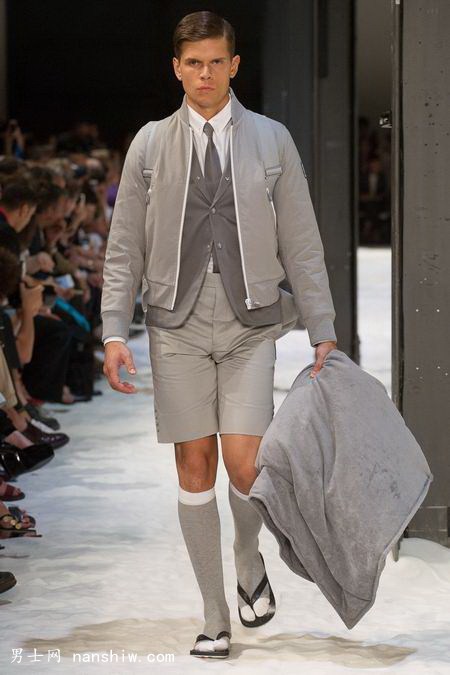 ���| ���m���b��Moncler Gamme Bleu2018�������b��