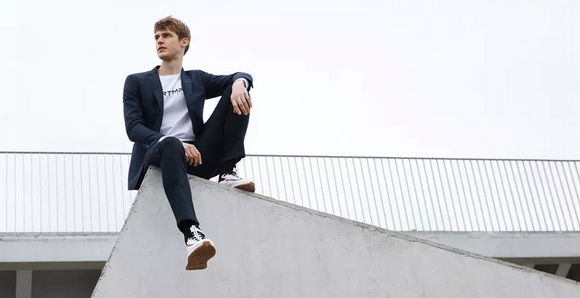 �����R��˹| ��Ƭ�װl(f��)���_��19�������L��