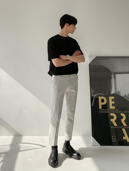 �ڶ���T��+��ɫ�ŷ�ѝ���ڰ׼�ɫ���佛(j��ng)��ÿ�